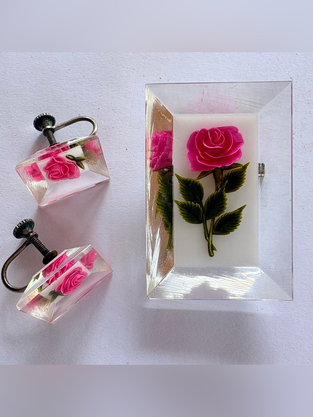 Vtg Reverse Carved Lucite Brooch & Matching Earring